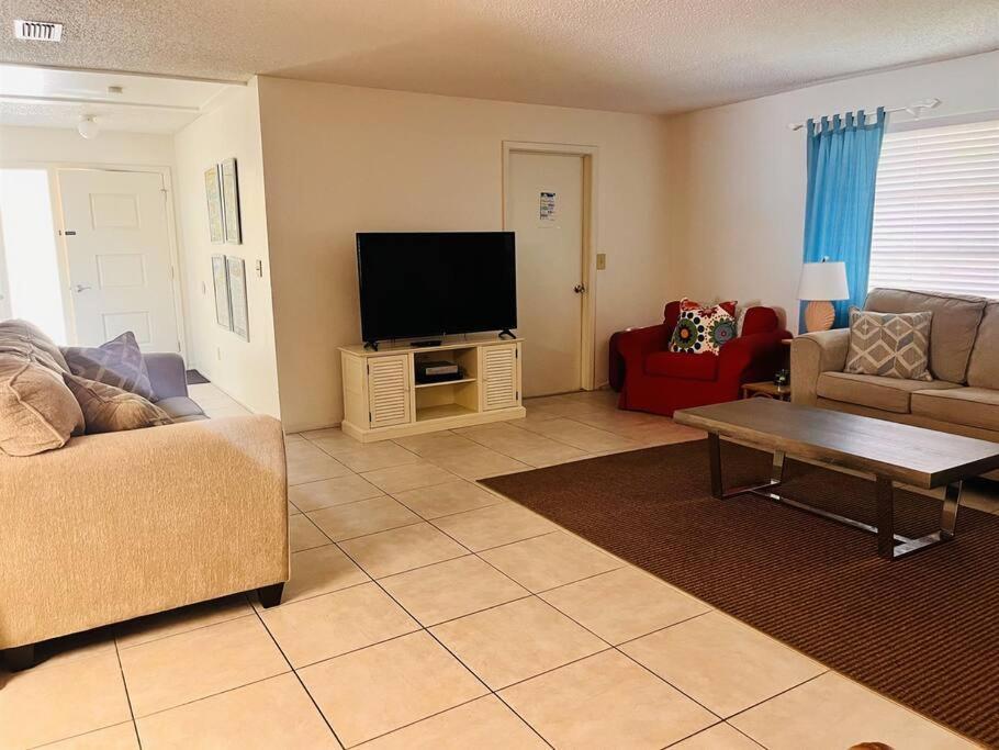 Beach, Sand, Firepit And Pool Clearwater Beach Exterior photo