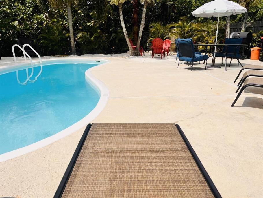 Beach, Sand, Firepit And Pool Clearwater Beach Exterior photo